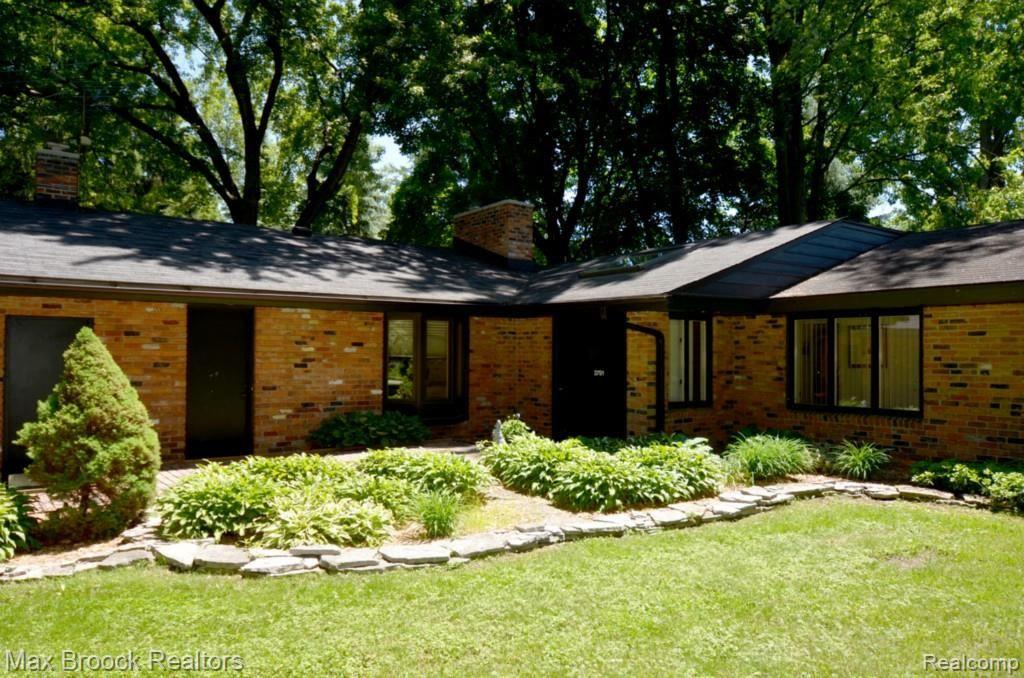 3791 West Pemberton Road Bloomfield Hills, MI 48302 - Photo 13 of 82 front6 copy.jpg