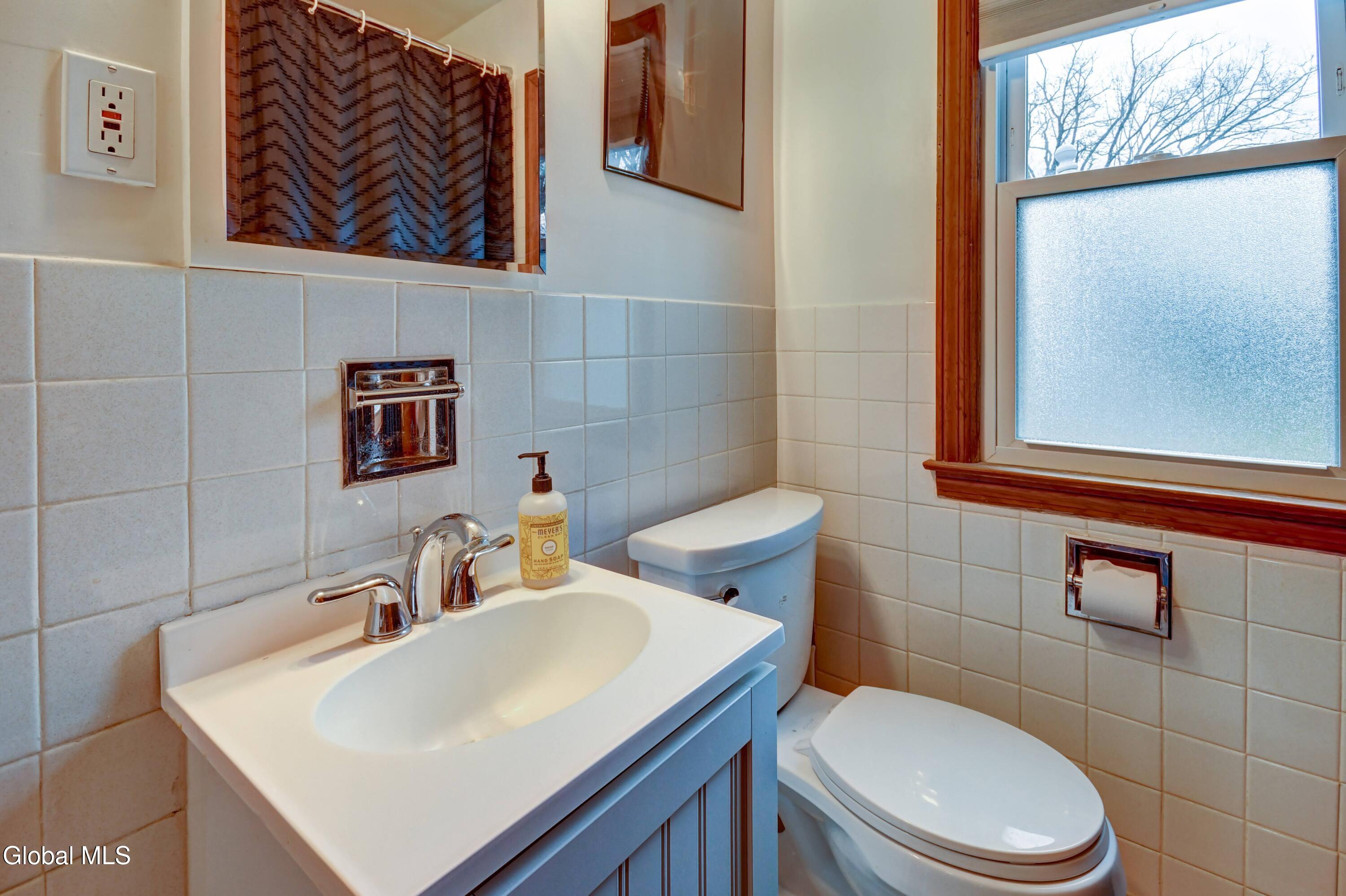 1017 Theodore Road Rotterdam, NY 12303 - Photo 13 of 26 1017 Theodore-Bathroom 2