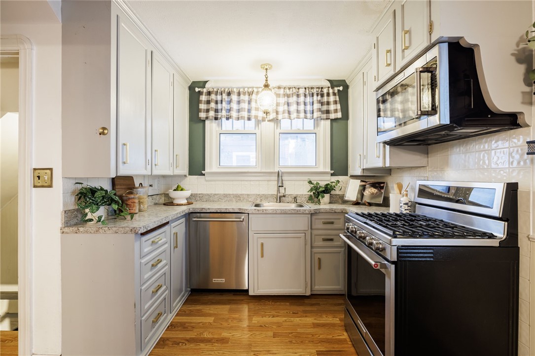 98 Wimbledon Road Irondequoit, NY 14617 - Photo 11 of 38