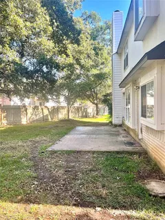 a view of back yard of the house