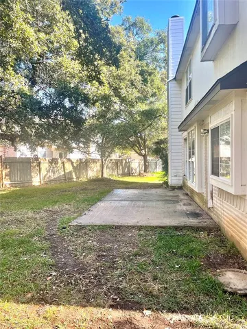 a view of back yard of the house