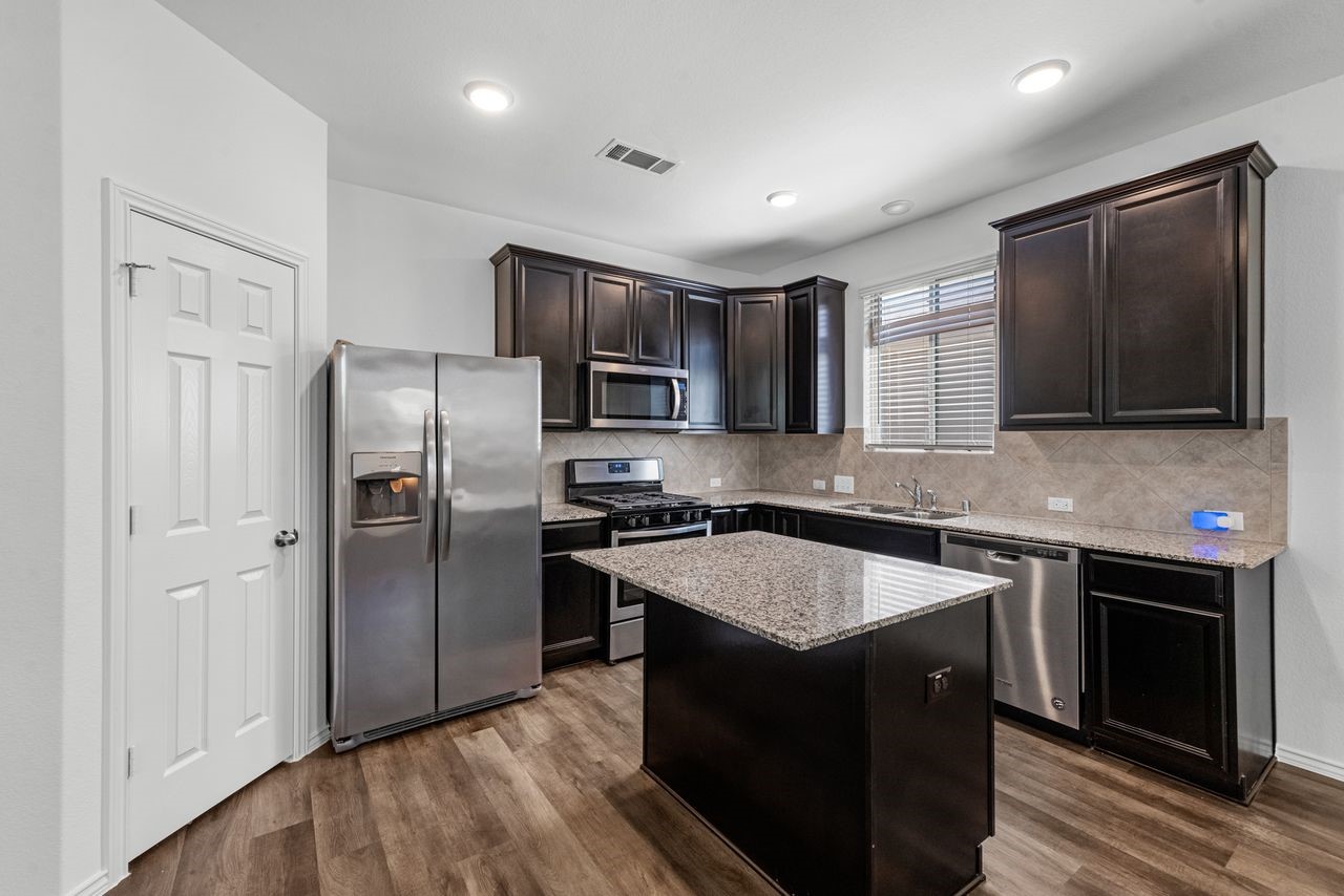 4136 Hidden Timbers Lane Conroe, TX 77304 - Photo 4 of 19