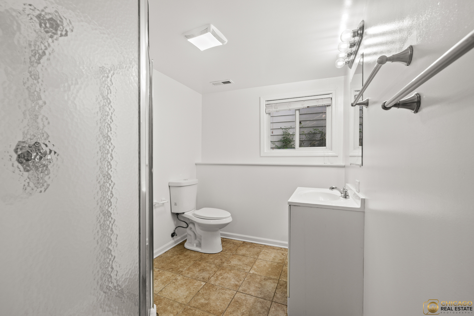 26235 North Acorn Lane Mundelein, IL 60060 - Photo 19 of 24 a bathroom with a toilet sink and mirror