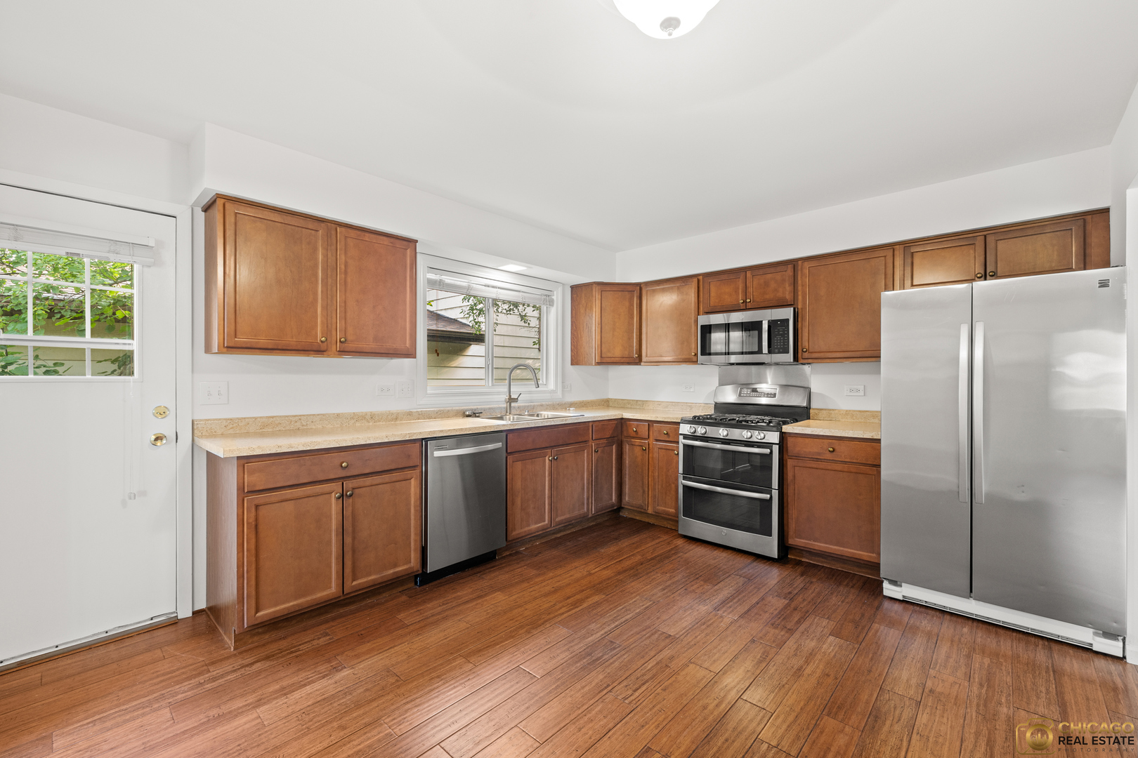 26235 North Acorn Lane Mundelein, IL 60060 - Photo 9 of 24 a kitchen with a refrigerator stove top oven and sink