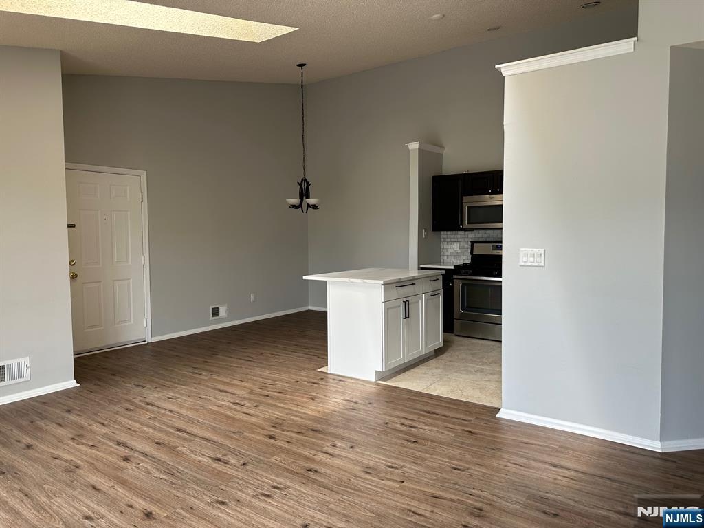 965 Juniper Way, Unit 965 Mahwah, NJ 07430 - Photo 5 of 16