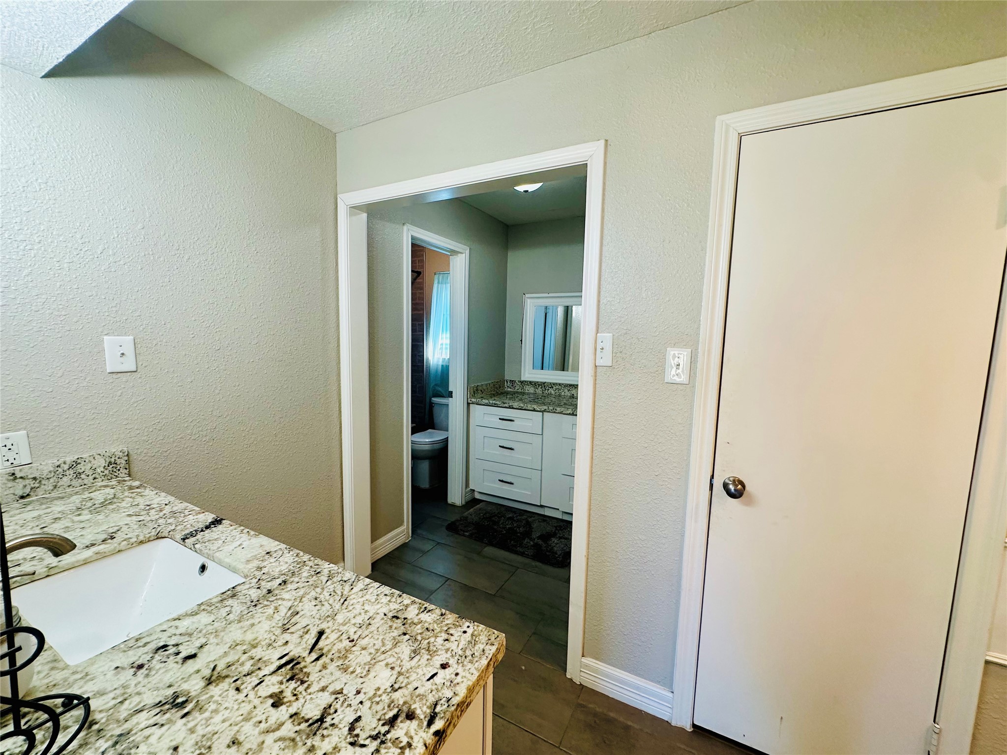 20257 Highway 35 Sweeny, TX 77480 - Photo 15 of 21 Primary Bathroom