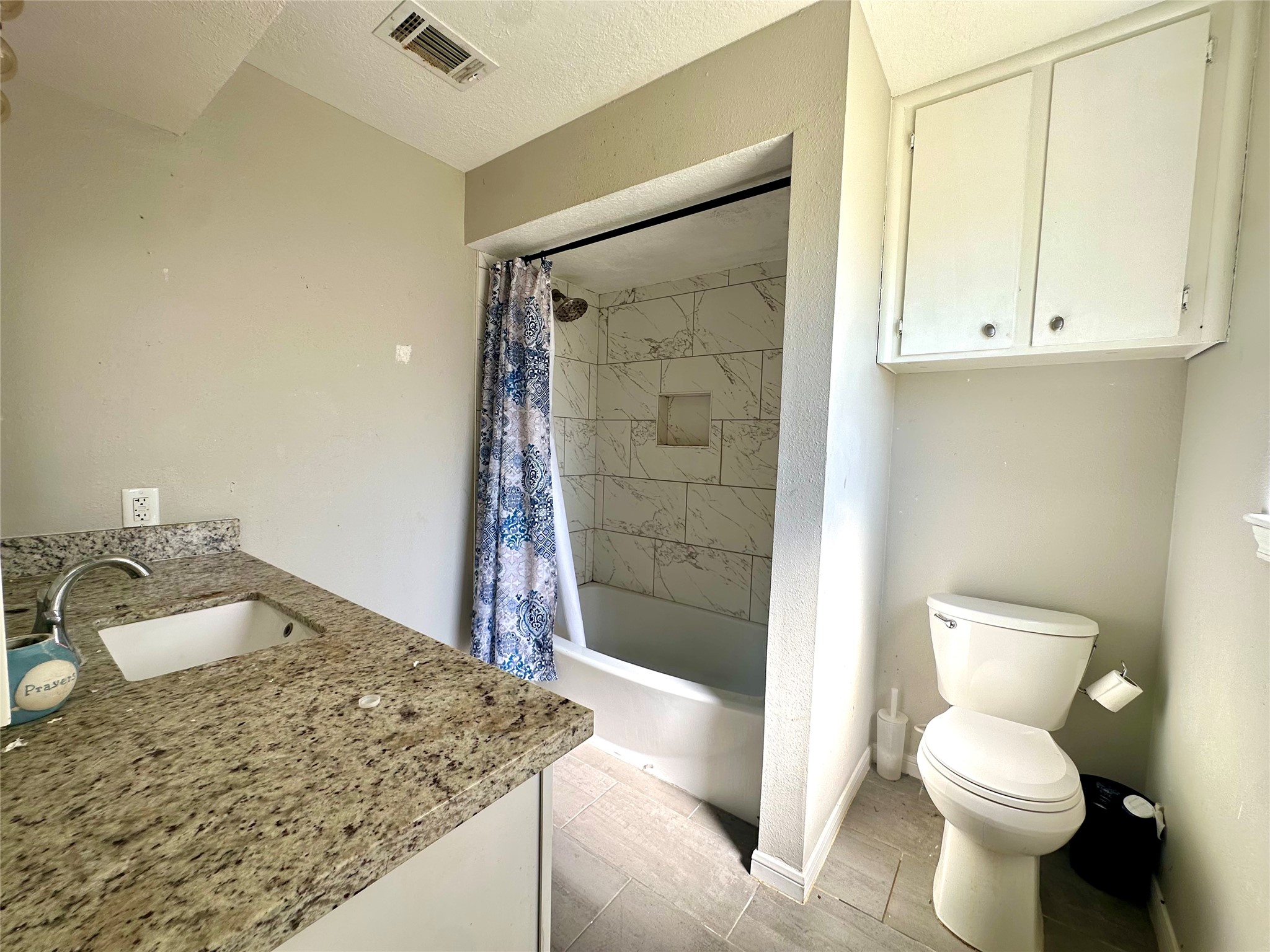 20257 Highway 35 Sweeny, TX 77480 - Photo 19 of 21 Guess Suite Bathroom