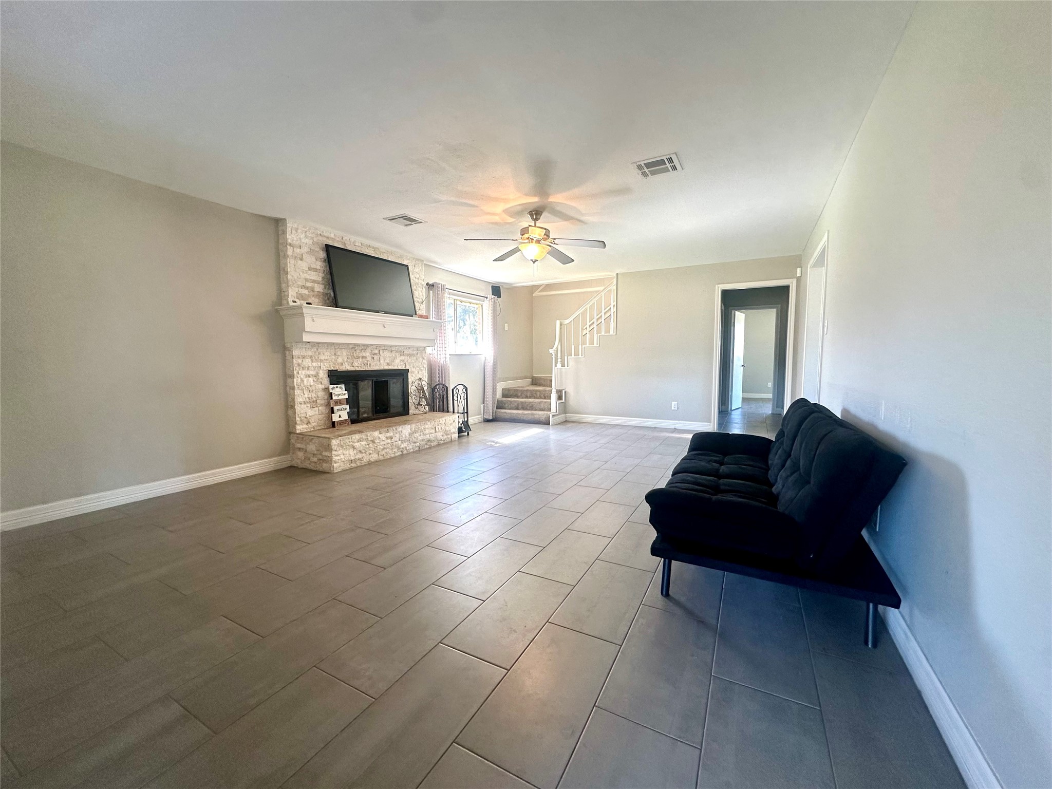 20257 Highway 35 Sweeny, TX 77480 - Photo 7 of 21 Spacious