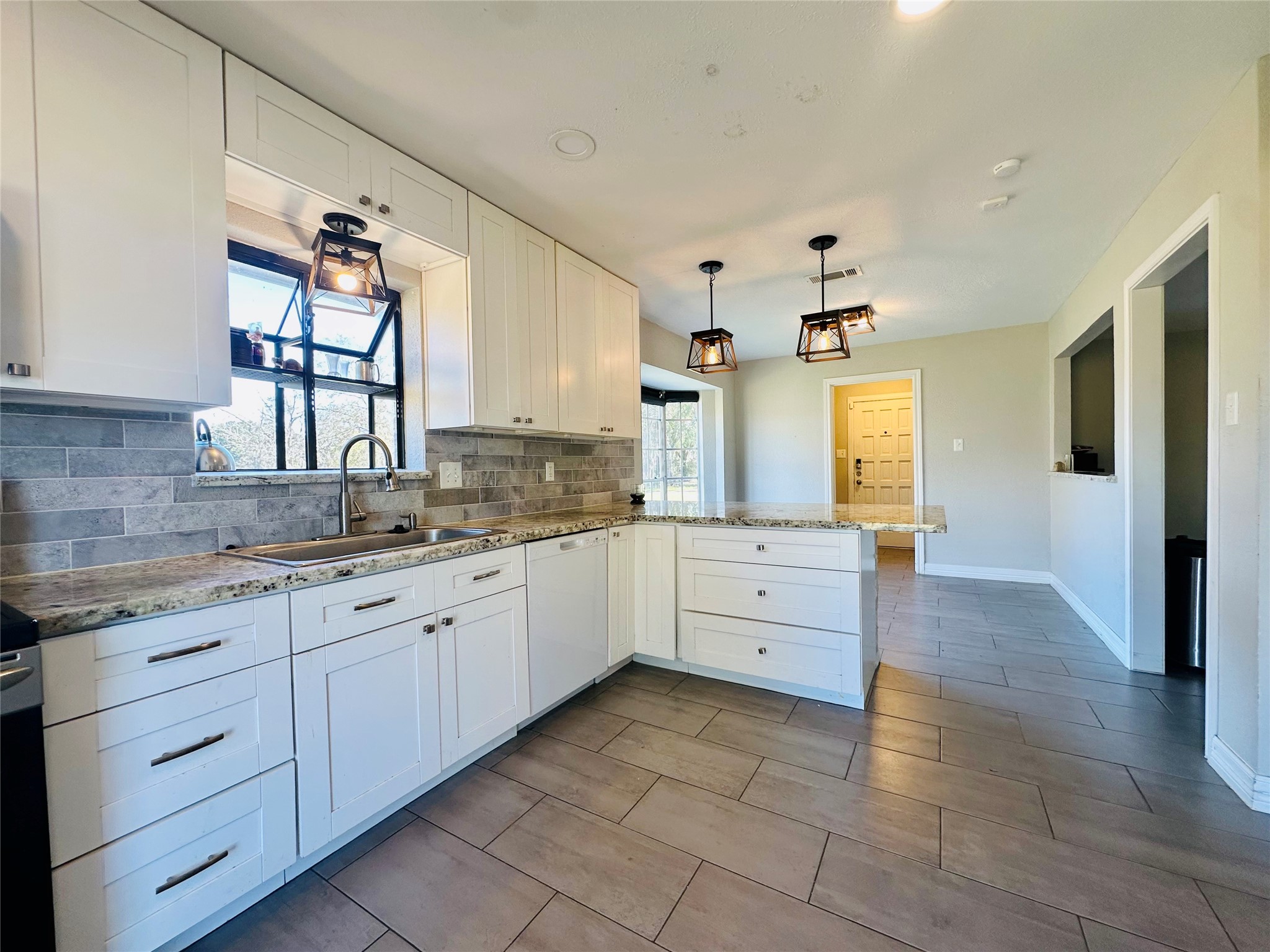 20257 Highway 35 Sweeny, TX 77480 - Photo 8 of 21 Beautiful Kitchen