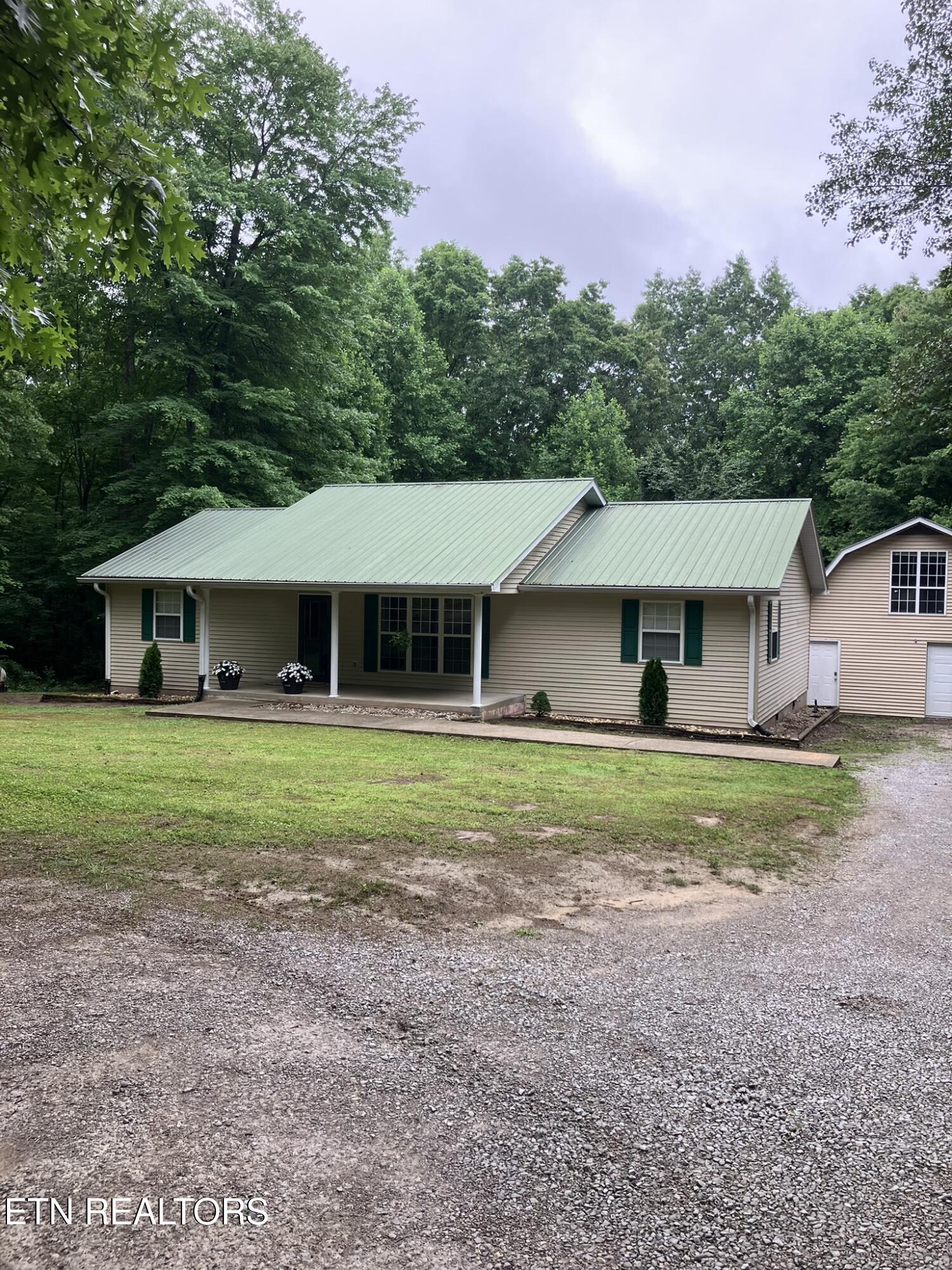 2712 Tinchtown Road Jamestown, TN 38556 - Photo 1 of 34 Front View