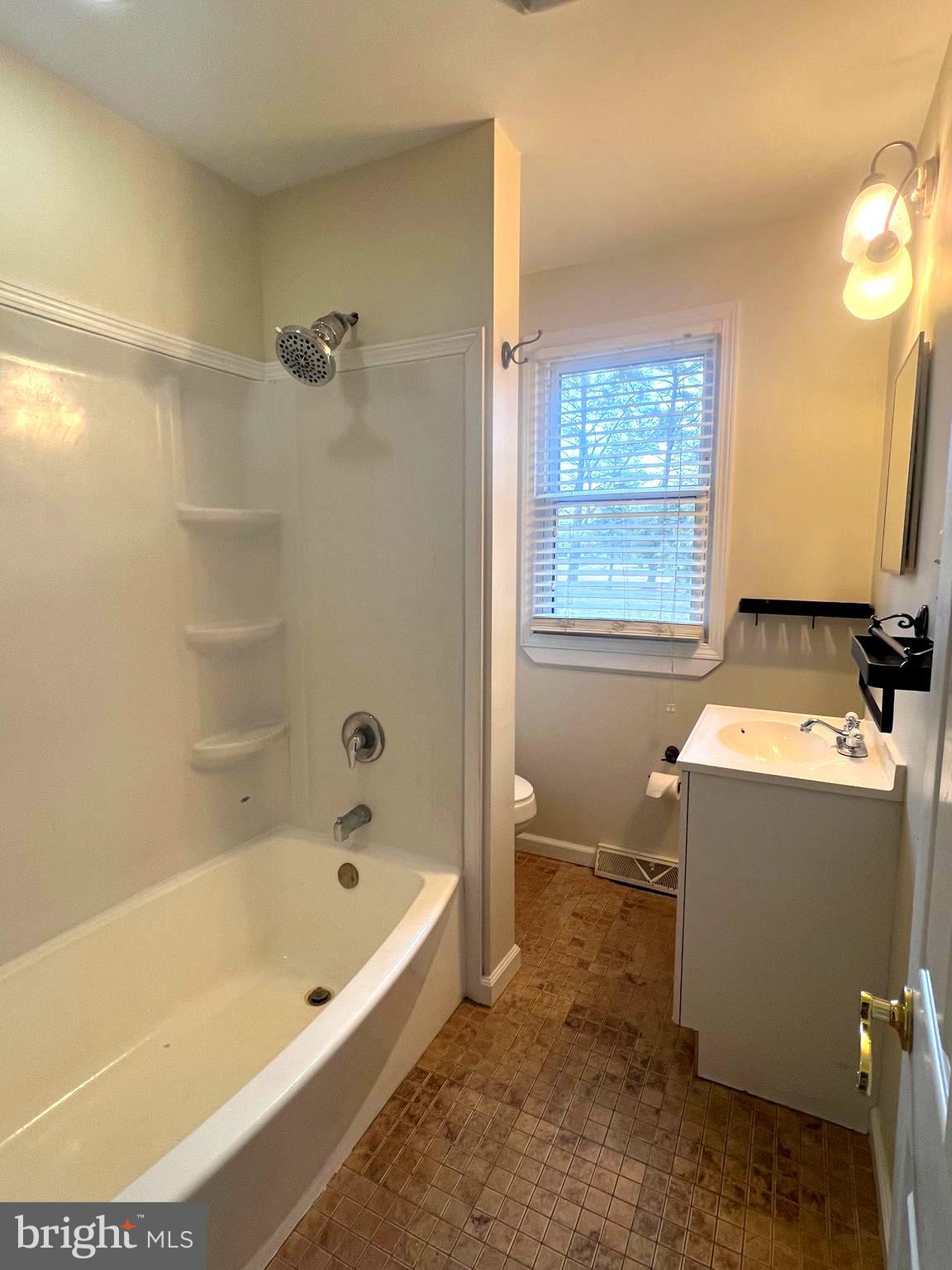301 Pemberton Road Southampton, NJ 08088 - Photo 13 of 29 a bathroom with a bathtub and a shower