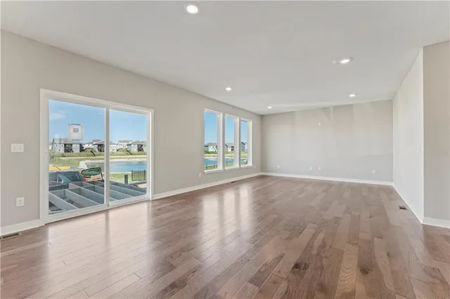 $539,948 | 1505 Southeast Bailey Farms Parkway, Lee's Summit, MO 64082