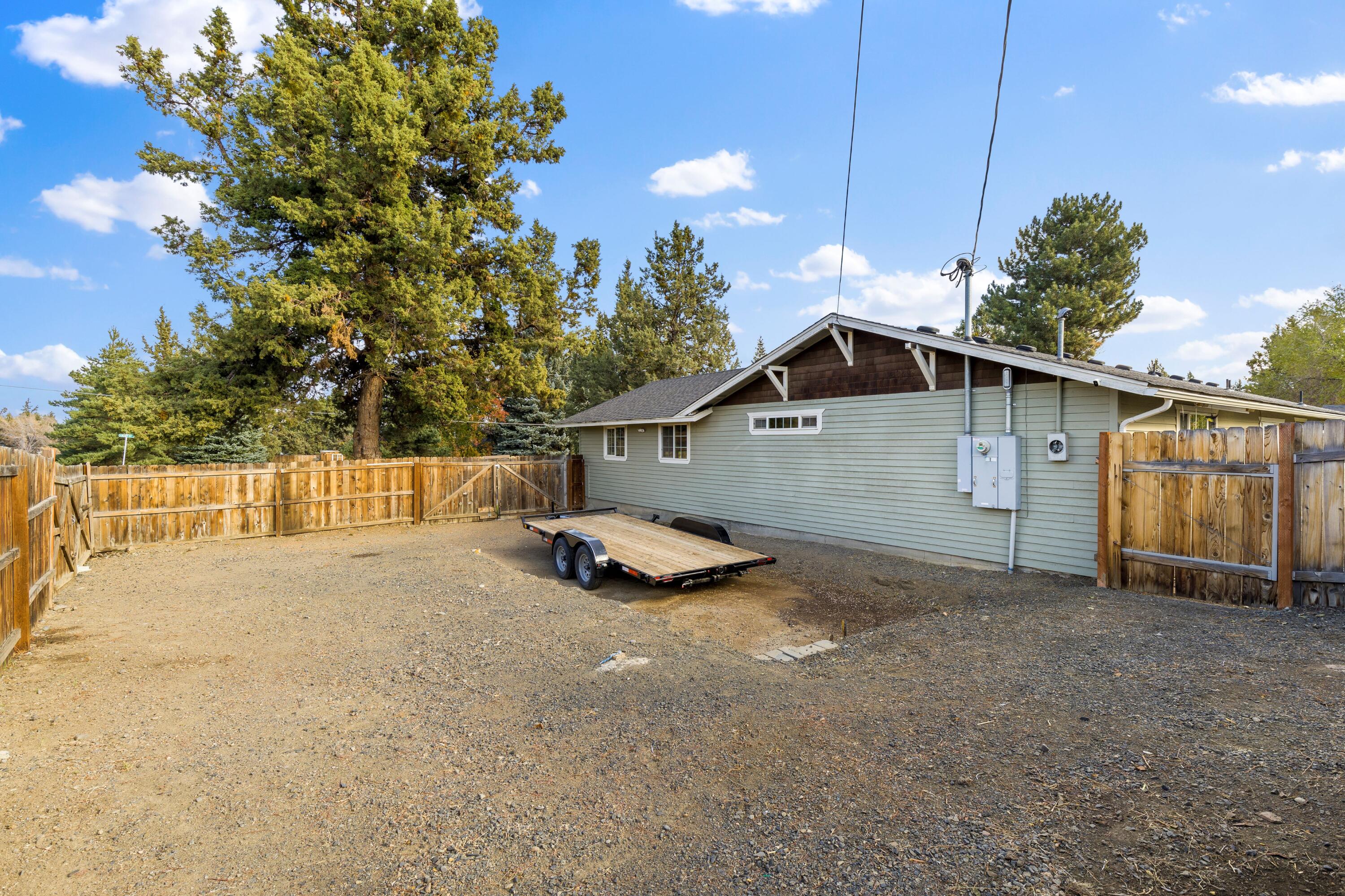 20607 Mary Way Bend, OR 97701 - Photo 33 of 35 RV Parking