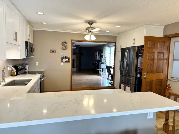 $263,000 | 914 12th Place, Camanche, IA 52730