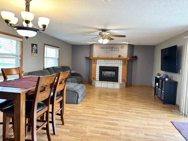 $263,000 | 914 12th Place, Camanche, IA 52730