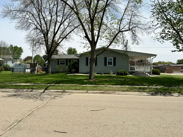 $263,000 | 914 12th Place, Camanche, IA 52730