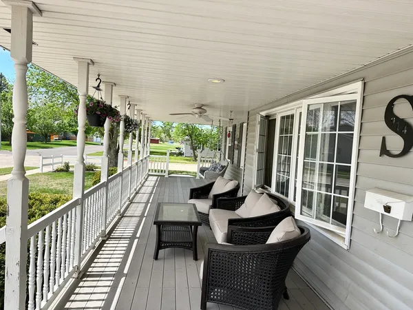 $263,000 | 914 12th Place, Camanche, IA 52730