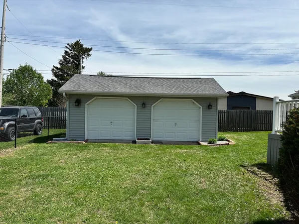 $263,000 | 914 12th Place, Camanche, IA 52730