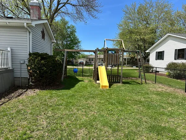 $263,000 | 914 12th Place, Camanche, IA 52730