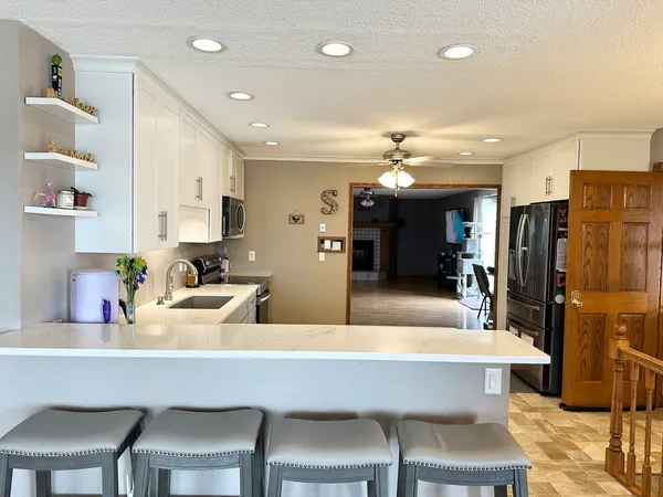 $263,000 | 914 12th Place, Camanche, IA 52730