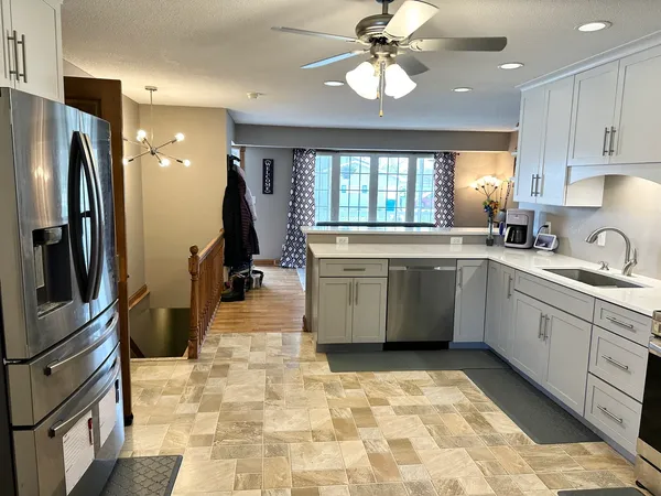 $263,000 | 914 12th Place, Camanche, IA 52730