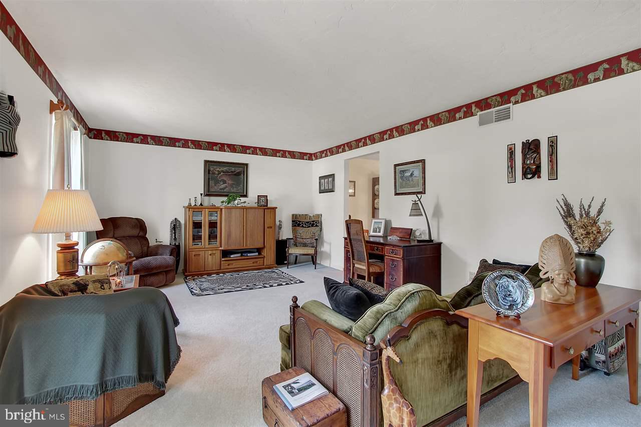146 Meadow Road York, PA 17406 - Photo 6 of 26 Gallery Image 6