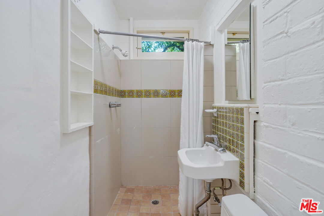 21652 Encina Road Topanga, CA 90290 - Photo 10 of 18