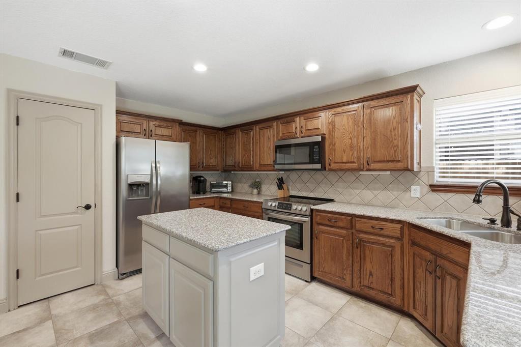 340 Merced Street Burleson, TX 76028 - Photo 20 of 40