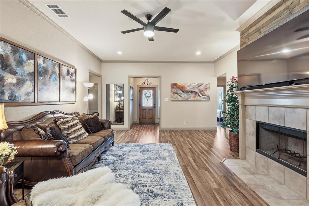340 Merced Street Burleson, TX 76028 - Photo 10 of 40