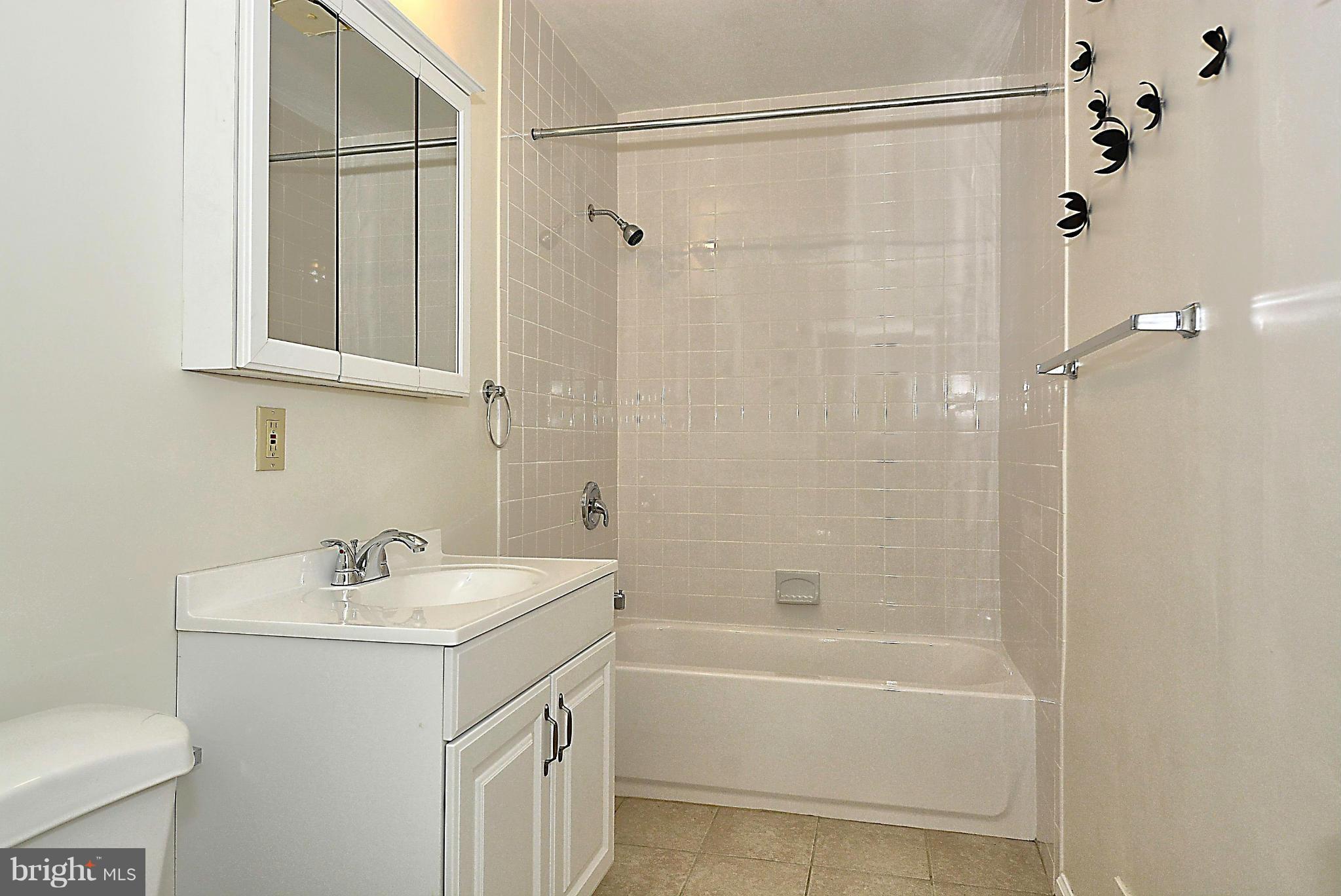 2023 Reedie Drive Silver Spring, MD 20902 - Photo 17 of 30 Bath