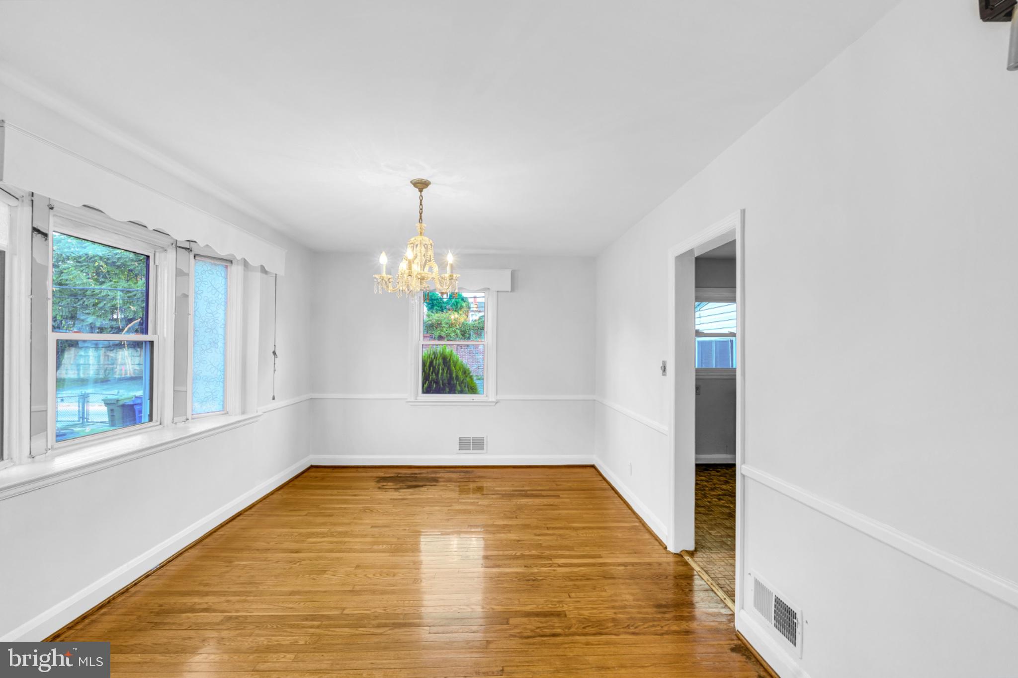 4513 Rokeby Road Baltimore, MD 21229 - Photo 8 of 38 Main level dining room