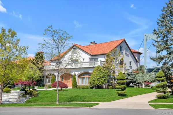 $5,750,000 | 118 Malba Drive | Whitestone