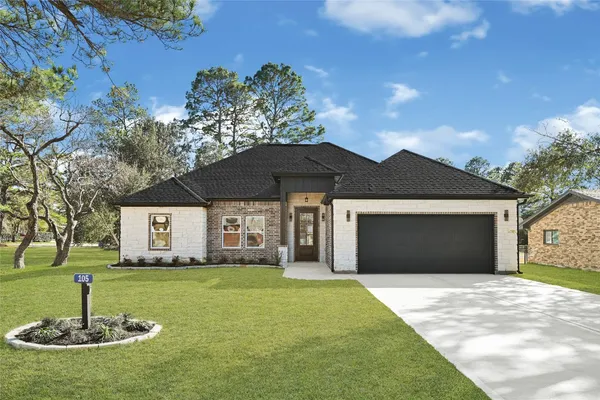 $382,000 | 105 Bledsoe Street, Prairie View, TX 77446