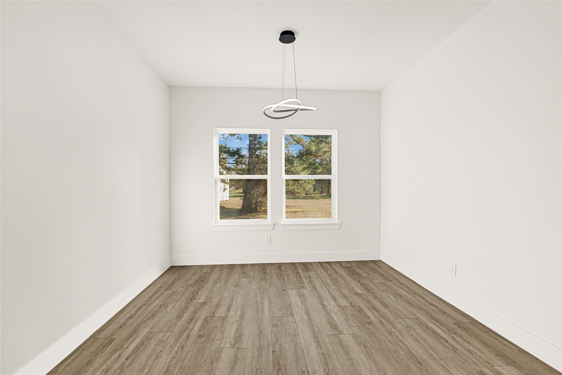 105 Bledsoe Street Prairie View, TX 77446 - Photo 13 of 32 Dining room with modern chandelier