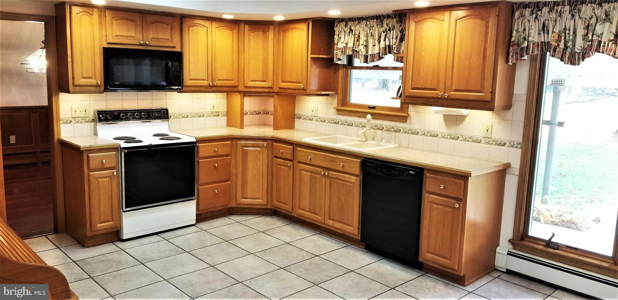 204 Manor Road Harleysville, PA 19438 - Photo 12 of 50 Recessed & Under Counter Lighting