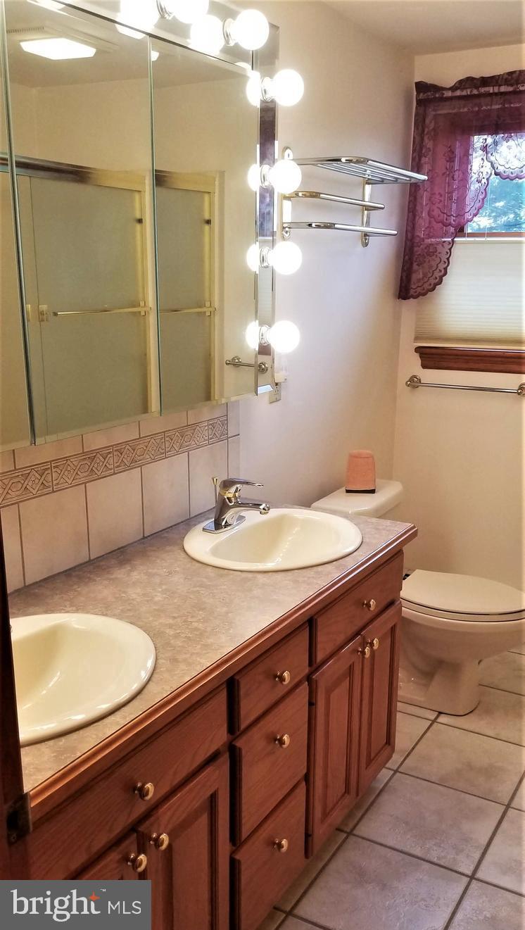 204 Manor Road Harleysville, PA 19438 - Photo 33 of 50 2nd Fl Full Hall Bath