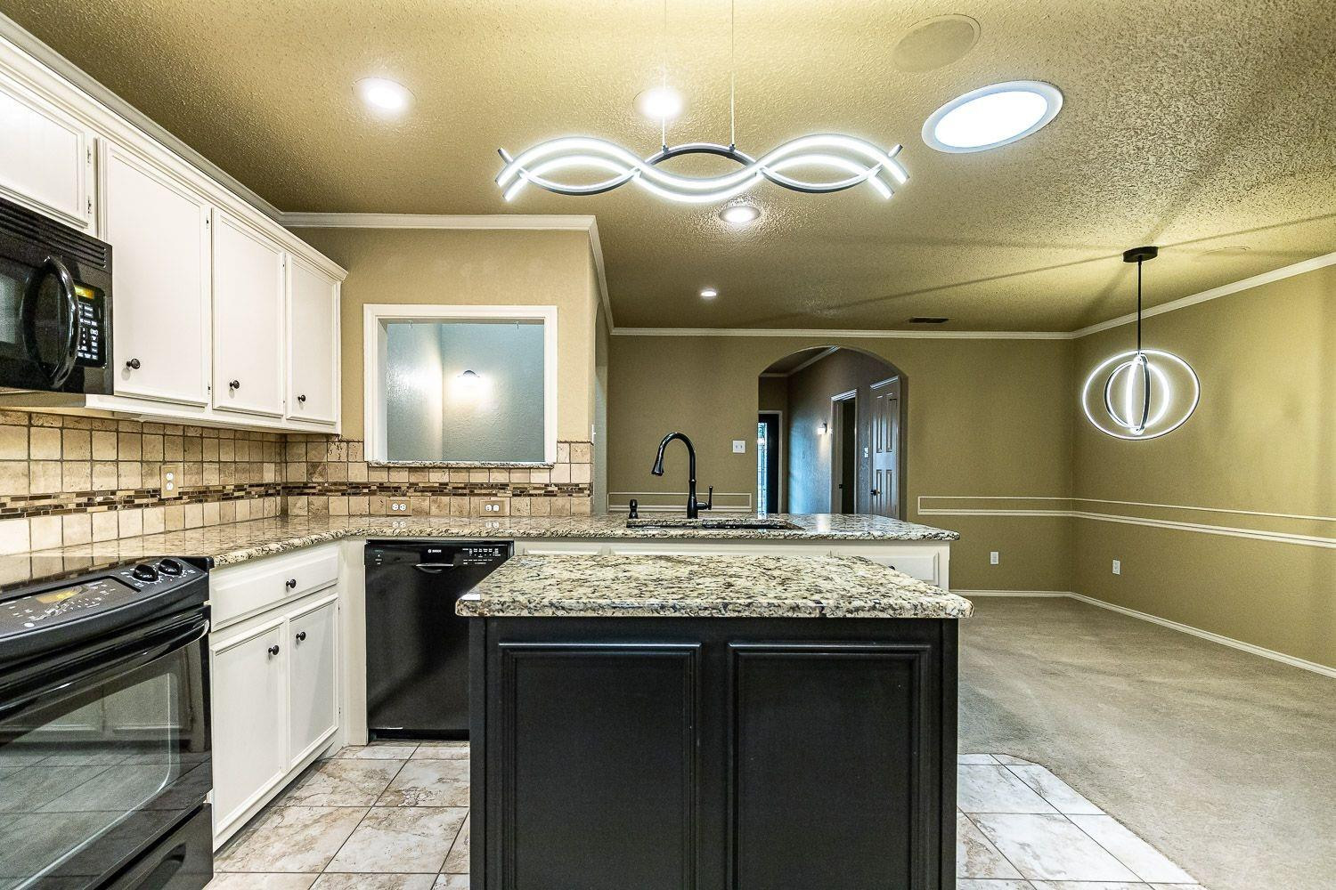 8216 Raleigh Avenue Lubbock, TX 79424 - Photo 17 of 45 Cool Lighting!