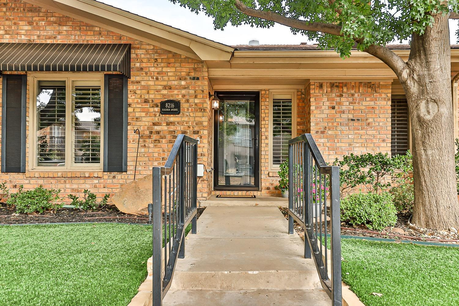 8216 Raleigh Avenue Lubbock, TX 79424 - Photo 3 of 45 Artificial Turf