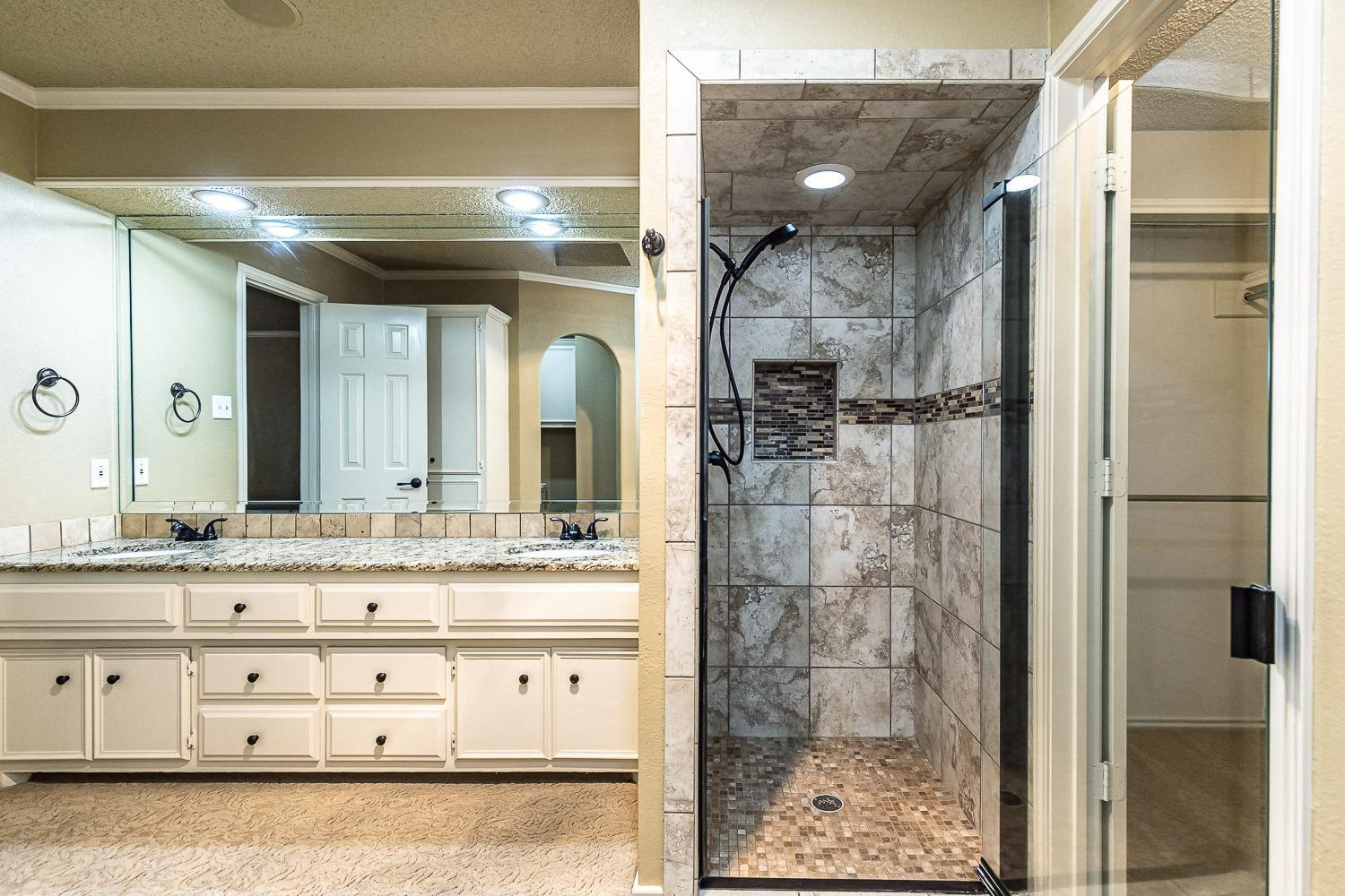 8216 Raleigh Avenue Lubbock, TX 79424 - Photo 31 of 45 Nice Shower with Glass Tile Accents