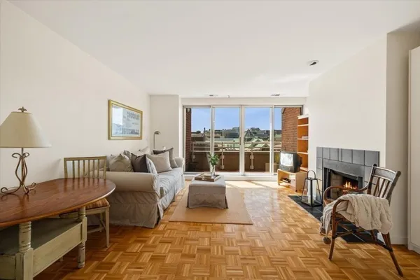 $2,950 | 4 Canal Park, Unit PH10, Cambridge, MA 02141