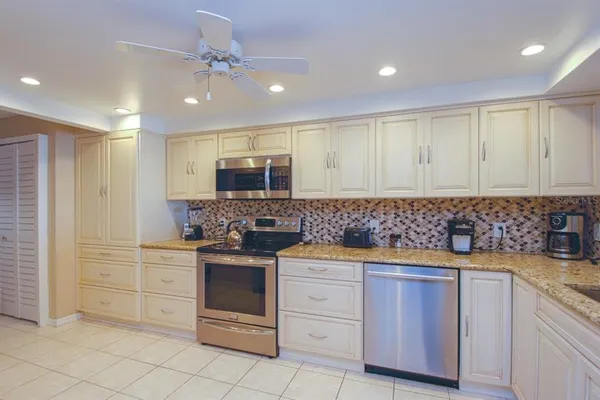 $4,000 | 6500 Sunset Way, Unit 321, St. Pete Beach, FL 33706