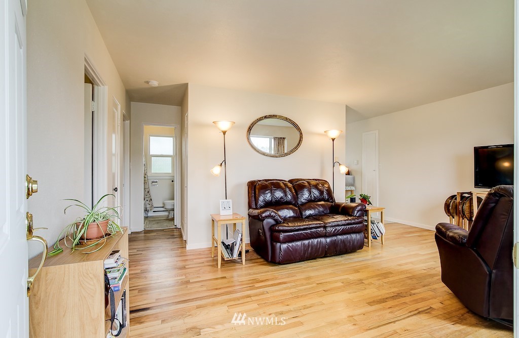 1307 Maple Street Everett, WA 98201 - Photo 3 of 20 Gallery Image 3