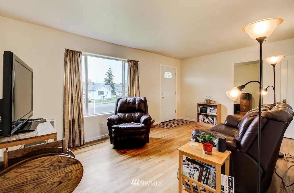 1307 Maple Street Everett, WA 98201 - Photo 4 of 20 Gallery Image 4