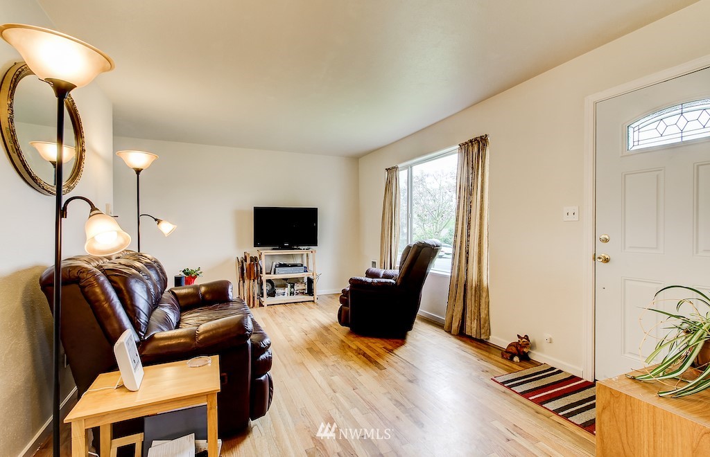 1307 Maple Street Everett, WA 98201 - Photo 5 of 20 Gallery Image 5