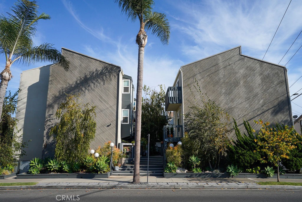 320 12th Street, Unit 5 Seal Beach, CA 90740 - Photo 4 of 18 a view of a palm trees front of house