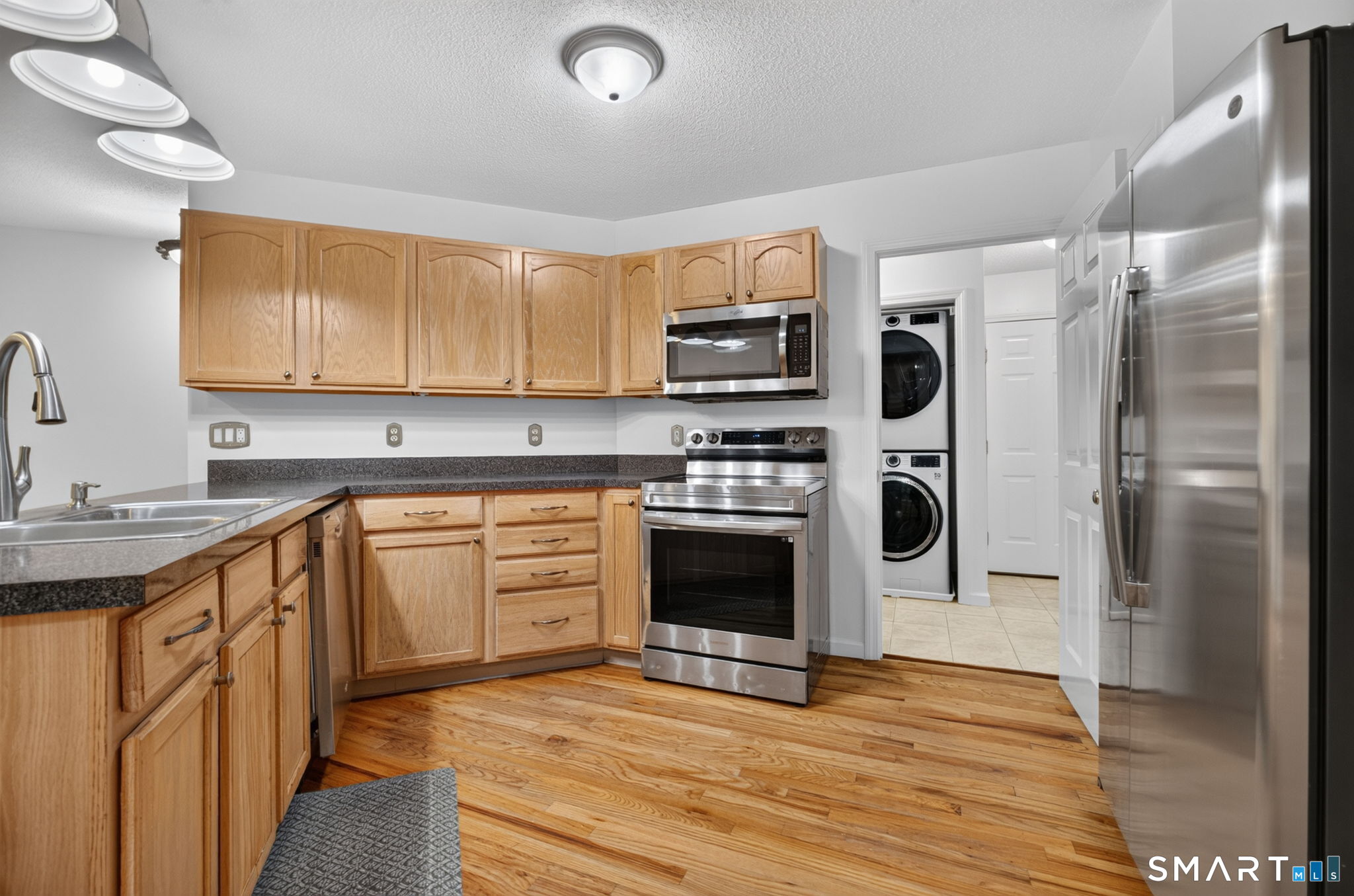 1137 Ridgewood Road Middletown, CT 06457 - Photo 13 of 37 Gallery Image 13