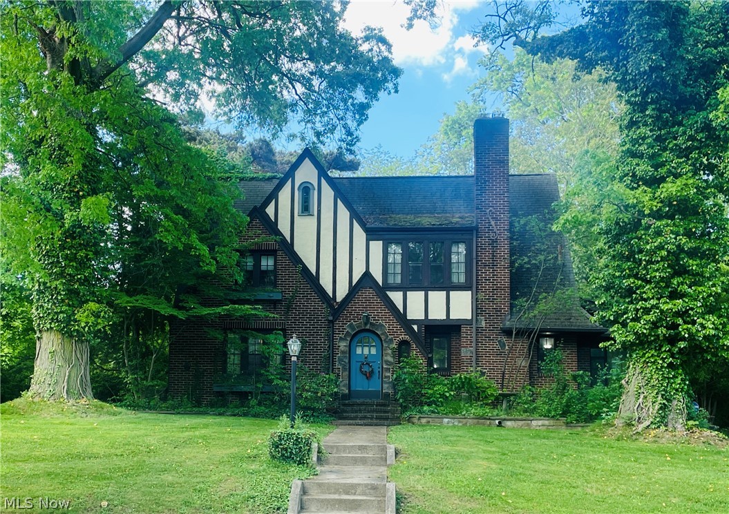923 Mayfair Road Akron, OH 44303 - Photo 1 of 31