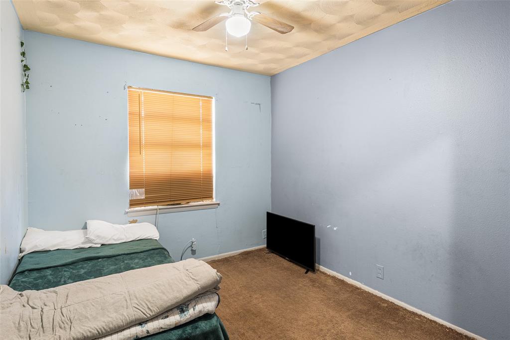 1129 Ridgeview Street Mesquite, TX 75149 - Photo 9 of 14 a bedroom with a bed and a window