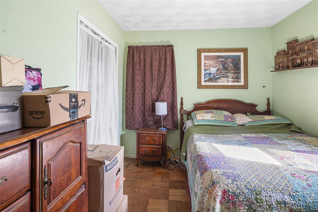 1129 Ridgeview Street Mesquite, TX 75149 - Photo 10 of 14 a bedroom with a bed and a window