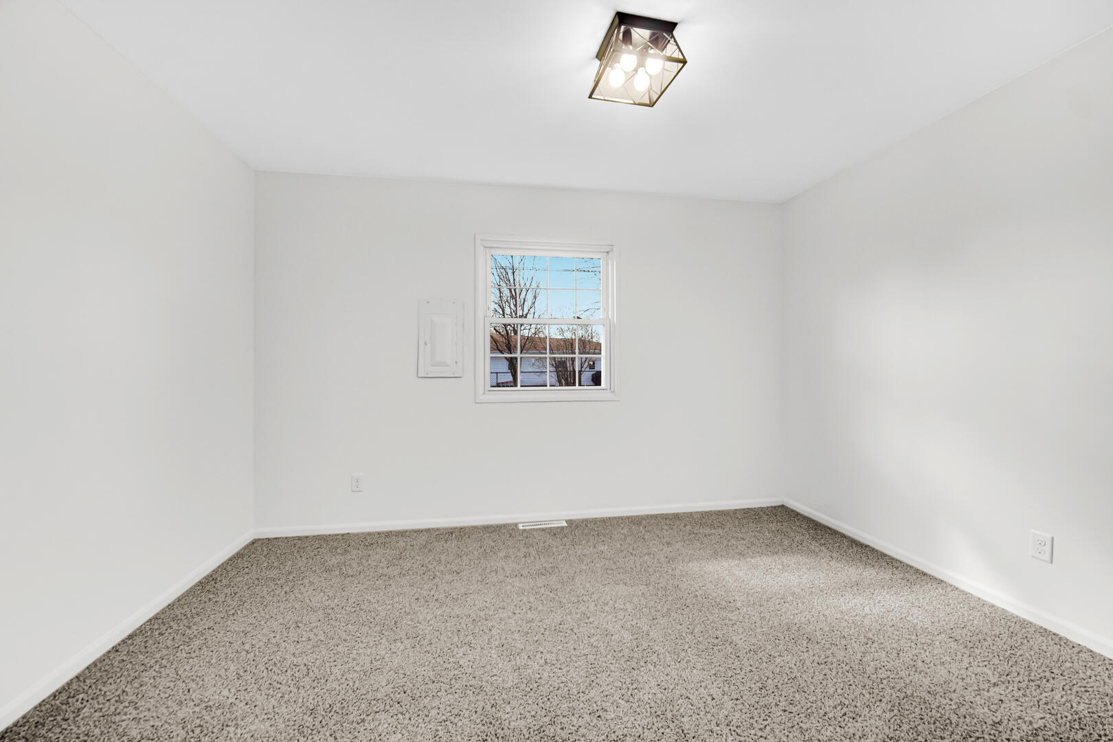 378 Raritan Drive Valparaiso, IN 46385 - Photo 15 of 28 an empty room with windows